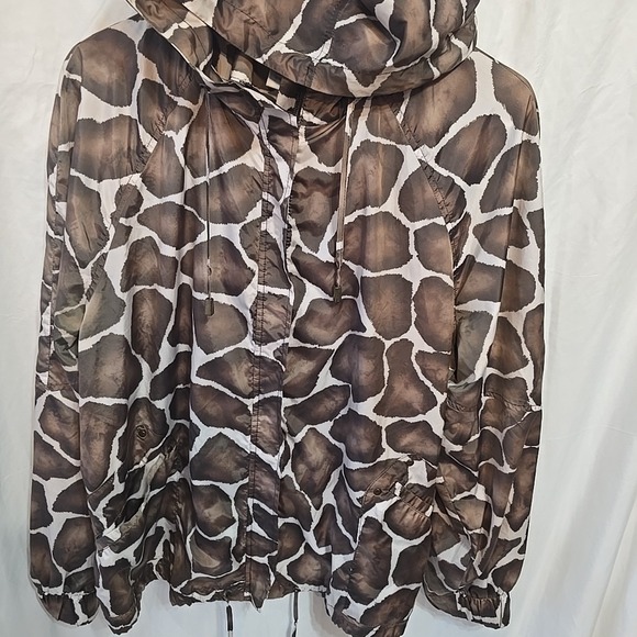 Zenergy By Chicos Brown Giraffe Print Light Hooded‎ Jacket Zip Front SZ 2=L - Picture 4 of 15
